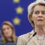 I viaggi in jet privato di von der Leyen: 23 voli in un anno, in 3 casi da …
