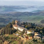 Il sogno toscano di Castelalfi, il borgo-resort che è un mondo in miniatura