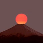 Una città giapponese sta costruendo un muro per nascondere il Monte Fuji